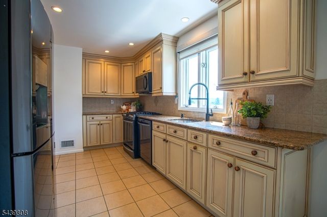 41 Sullivan Dr, West Orange Twp., NJ 07052