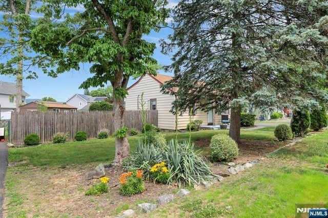 16 Boulevard, Wanaque, NJ 07420