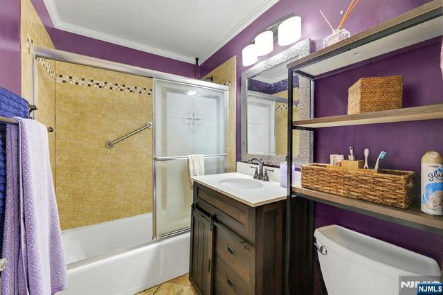 16 Boulevard, Wanaque, NJ 07420