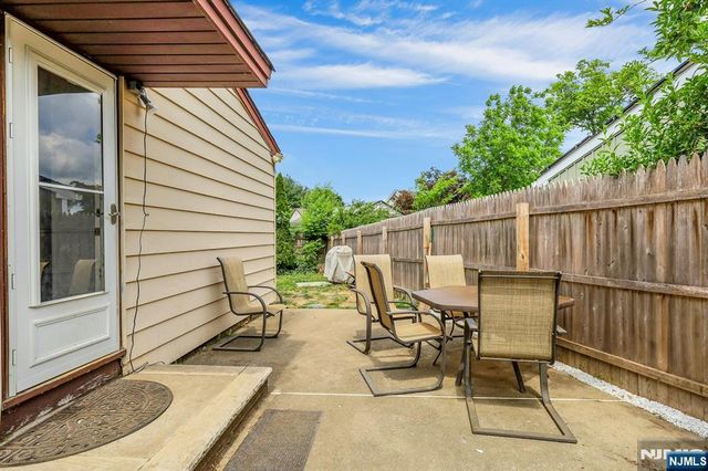 16 Boulevard, Wanaque, NJ 07420