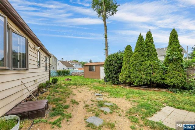 16 Boulevard, Wanaque, NJ 07420