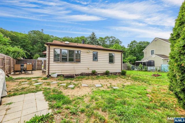 16 Boulevard, Wanaque, NJ 07420