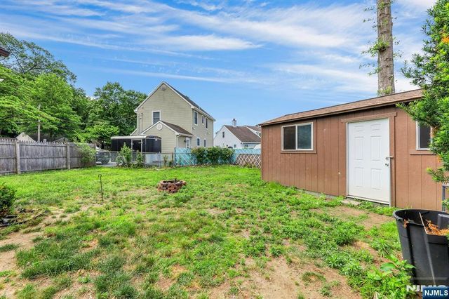 16 Boulevard, Wanaque, NJ 07420