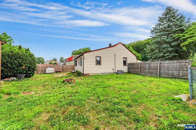 16 Boulevard, Wanaque, NJ 07420