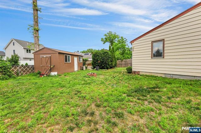 16 Boulevard, Wanaque, NJ 07420