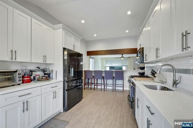 16 Boulevard, Wanaque, NJ 07420