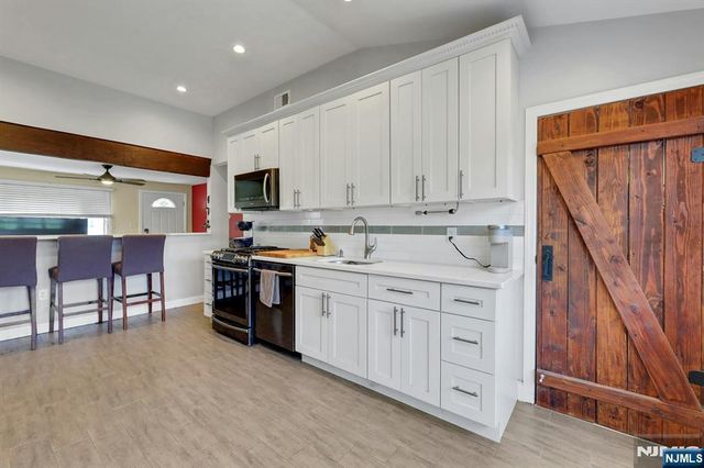 16 Boulevard, Wanaque, NJ 07420