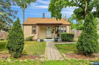 16 Boulevard, Wanaque, NJ 07420