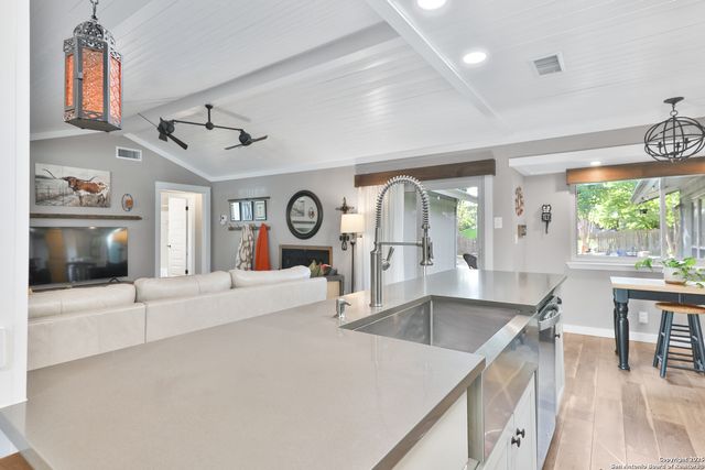 7203 Forest Mont, San Antonio, TX 78240