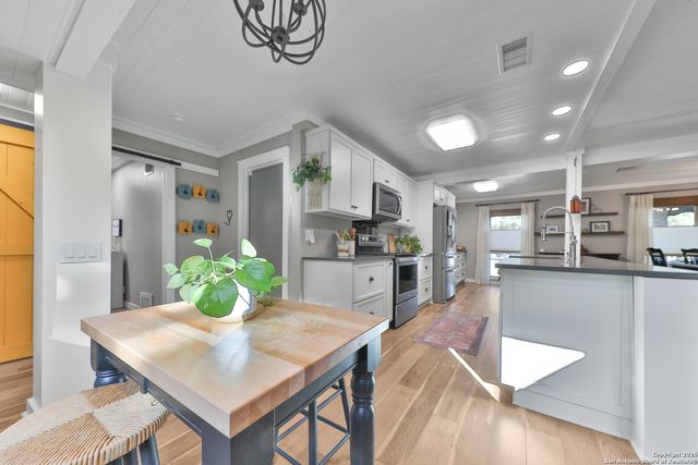 7203 Forest Mont, San Antonio, TX 78240