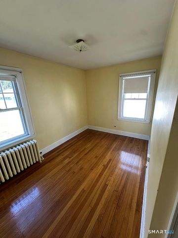 28 Hobbie Street, Stamford, CT 06902