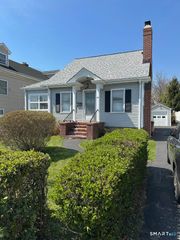 28 Hobbie Street, Stamford, CT 06902