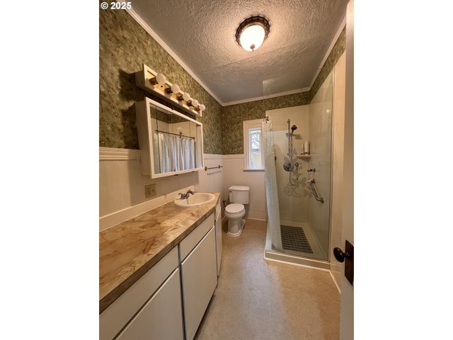 2014 E St, Vancouver, WA 98663