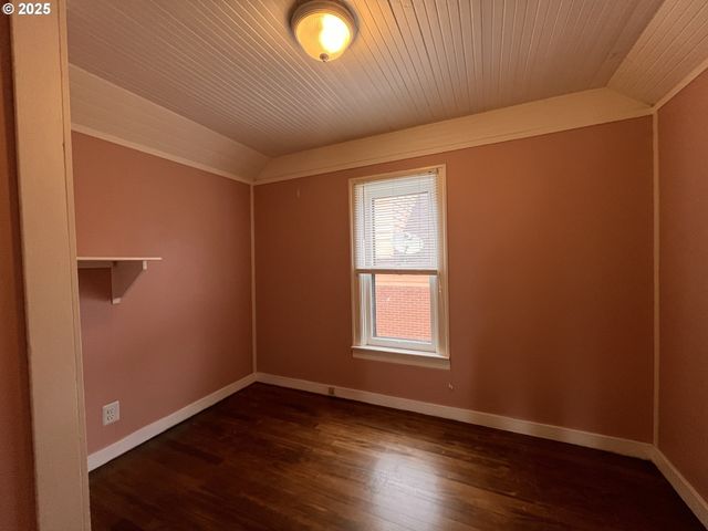 2014 E St, Vancouver, WA 98663