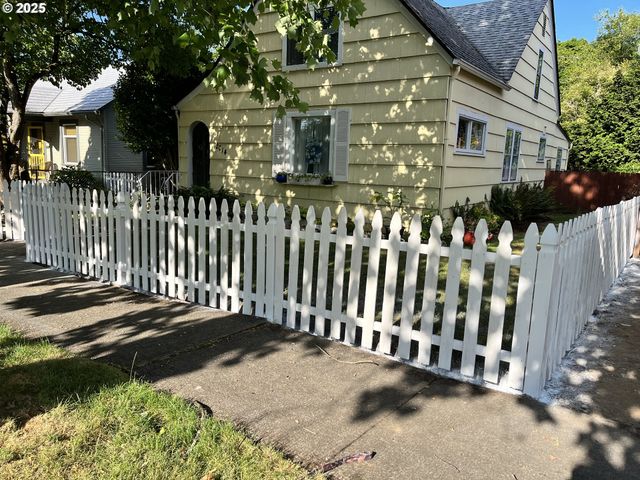 2014 E St, Vancouver, WA 98663