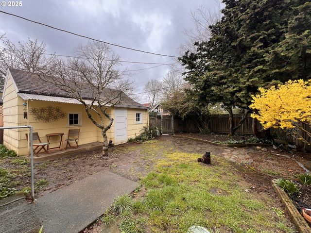 2014 E St, Vancouver, WA 98663
