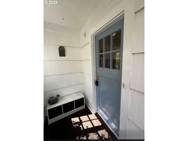 2014 E St, Vancouver, WA 98663