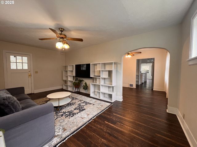 2014 E St, Vancouver, WA 98663