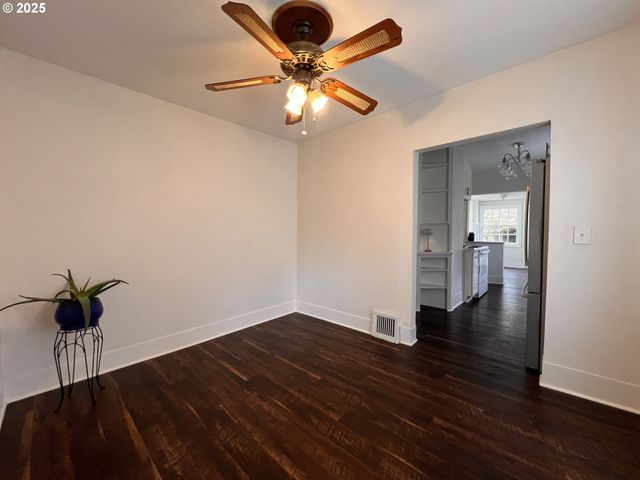 2014 E St, Vancouver, WA 98663