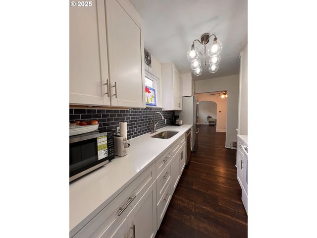 2014 E St, Vancouver, WA 98663