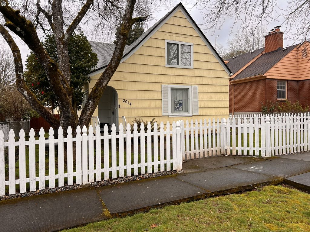 2014 E St, Vancouver, WA 98663