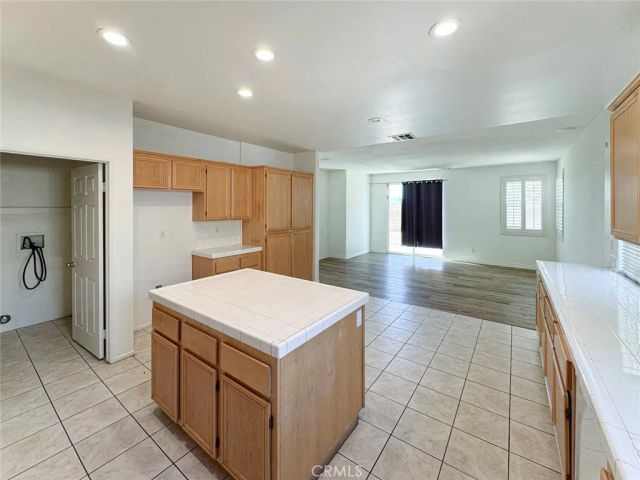 1040 E Avenue K11, Lancaster, CA 93535