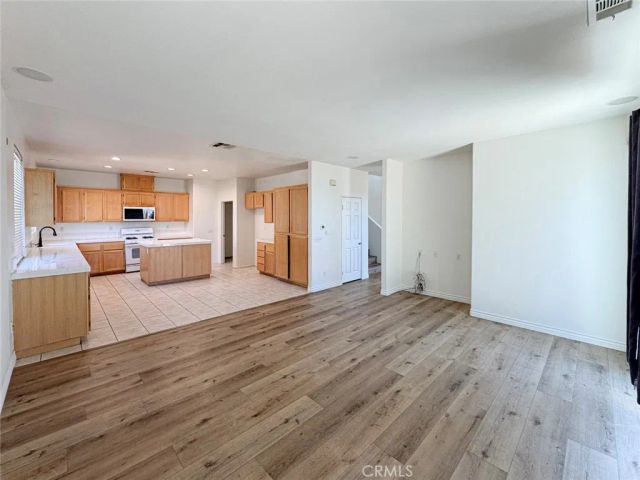 1040 E Avenue K11, Lancaster, CA 93535