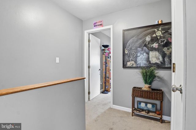 33 COMMERCE ST, New Oxford, PA 17350