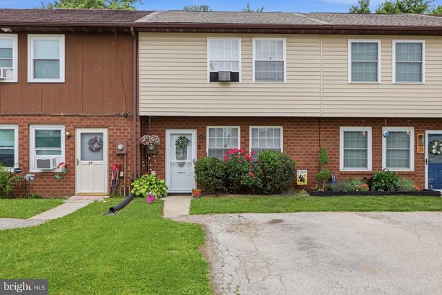 33 COMMERCE ST, New Oxford, PA 17350