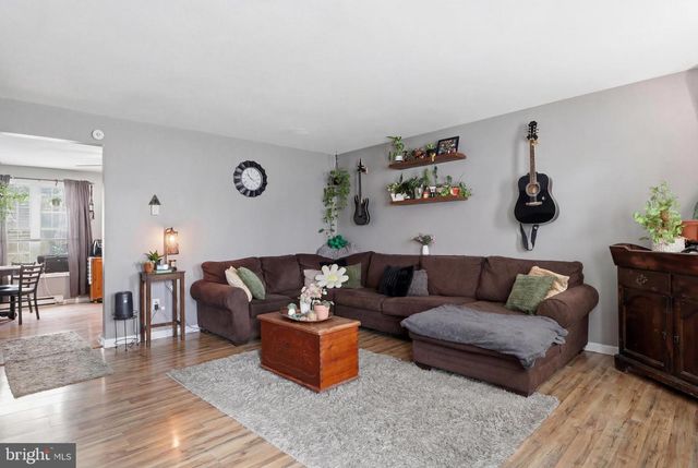 33 COMMERCE ST, New Oxford, PA 17350