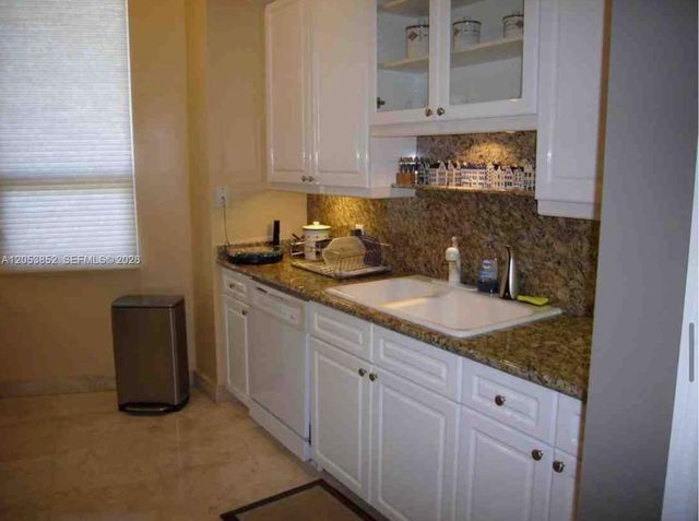808 Brickell Key Dr 606, Miami, FL 33131