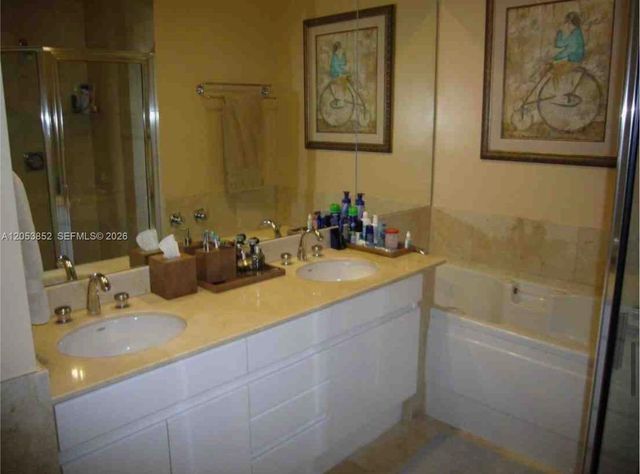 808 Brickell Key Dr 606, Miami, FL 33131