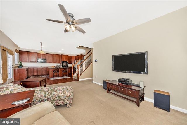 214 UNION RIDGE DR, Charles Town, WV 25414