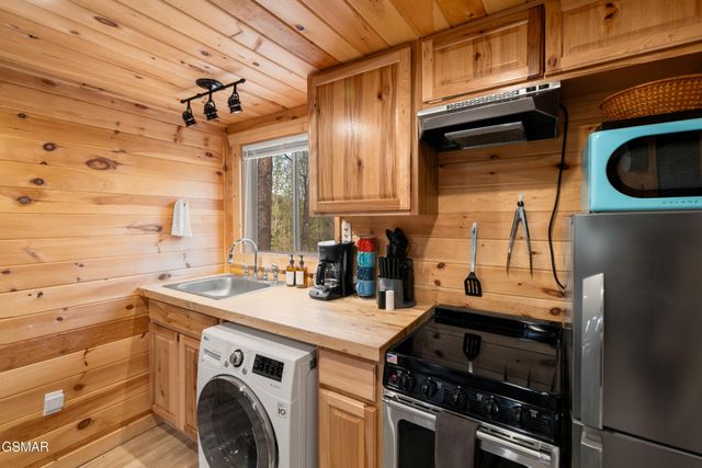 1638 S Mountain View Road, Sevierville, TN 37876