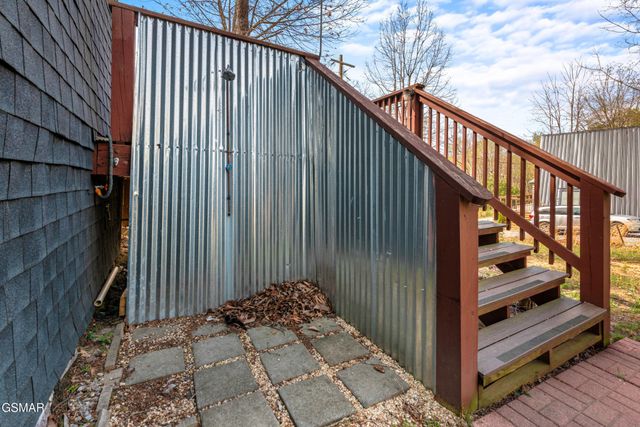 1638 S Mountain View Road, Sevierville, TN 37876