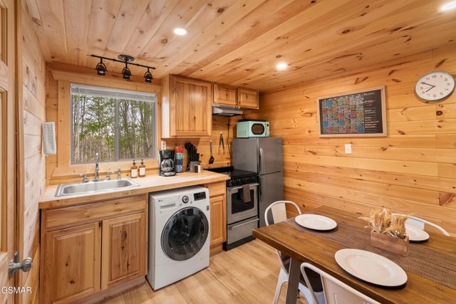 1638 S Mountain View Road, Sevierville, TN 37876