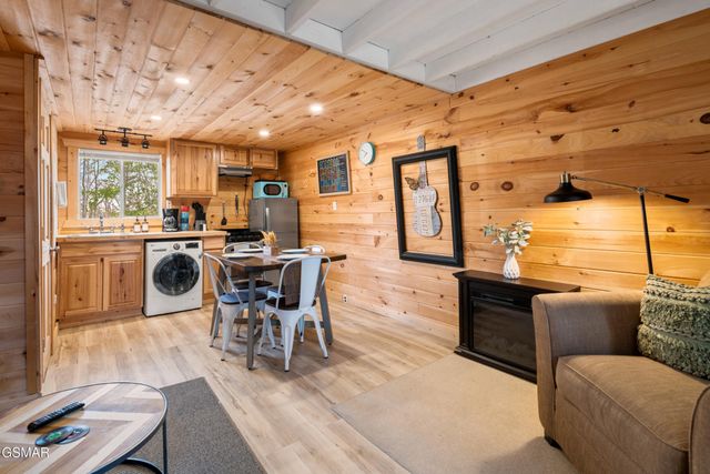 1638 S Mountain View Road, Sevierville, TN 37876