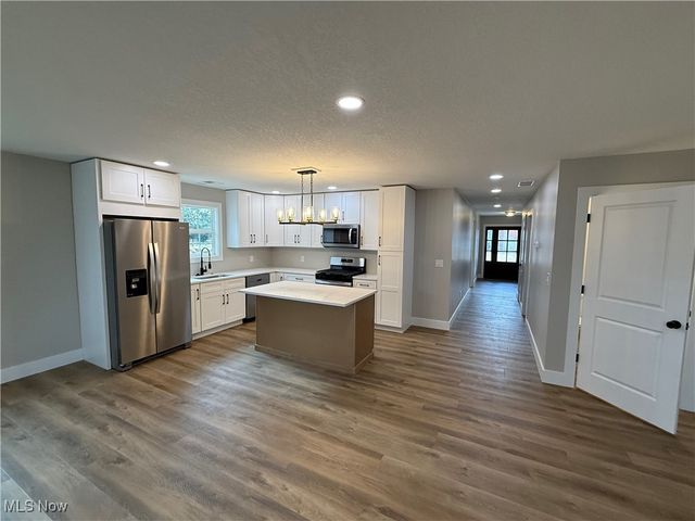 3010 9th Avenue, Vienna, WV 26105