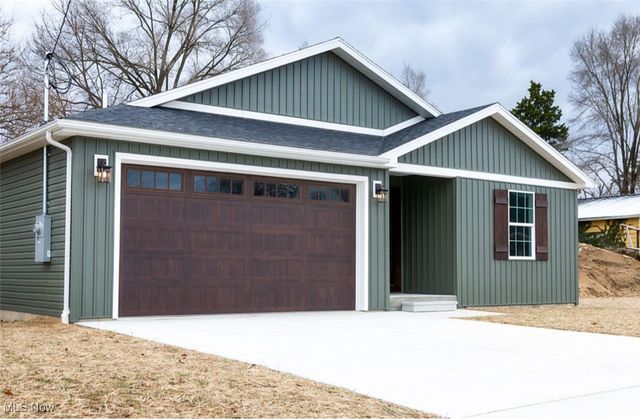 3010 9th Avenue, Vienna, WV 26105