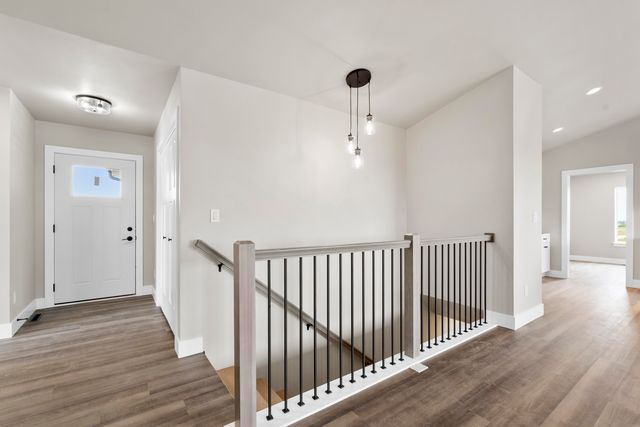 130 Moonlight Drive, Waterloo, IA 50701