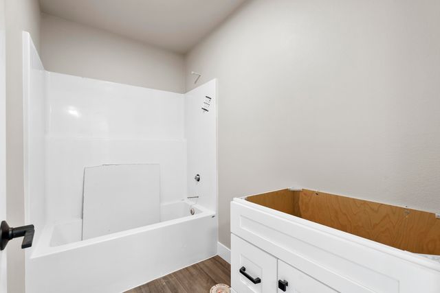 130 Moonlight Drive, Waterloo, IA 50701