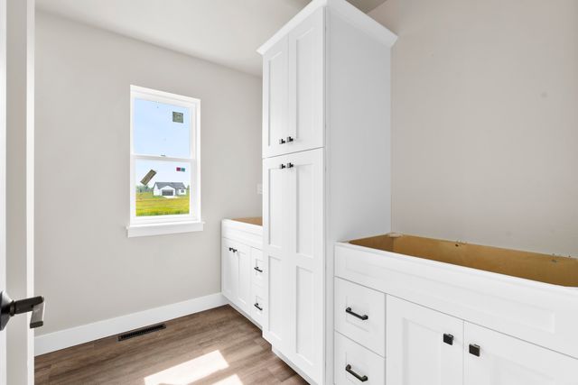 130 Moonlight Drive, Waterloo, IA 50701