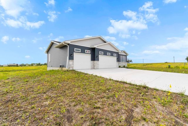 130 Moonlight Drive, Waterloo, IA 50701