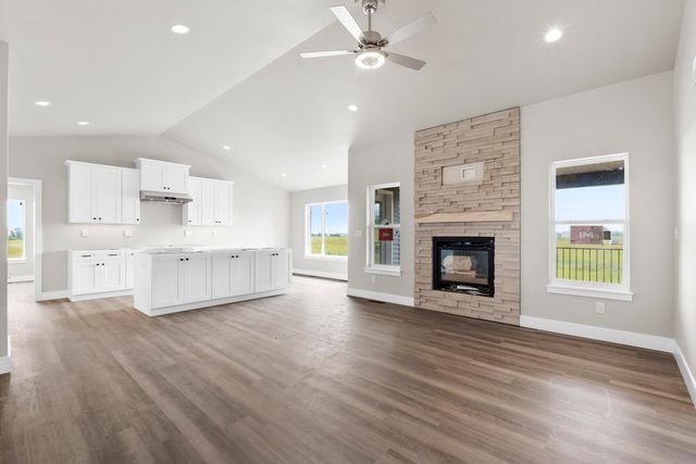 130 Moonlight Drive, Waterloo, IA 50701