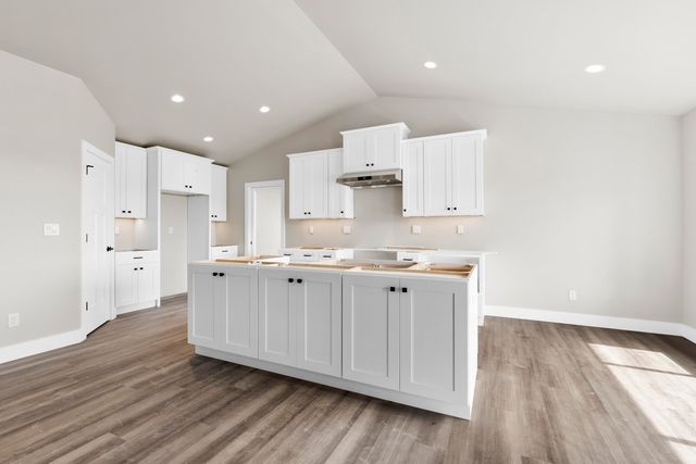 130 Moonlight Drive, Waterloo, IA 50701