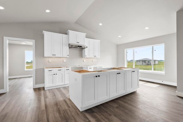 130 Moonlight Drive, Waterloo, IA 50701