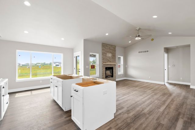 130 Moonlight Drive, Waterloo, IA 50701