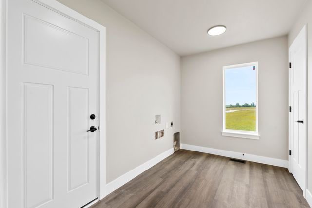 130 Moonlight Drive, Waterloo, IA 50701