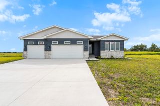 130 Moonlight Drive, Waterloo, IA 50701