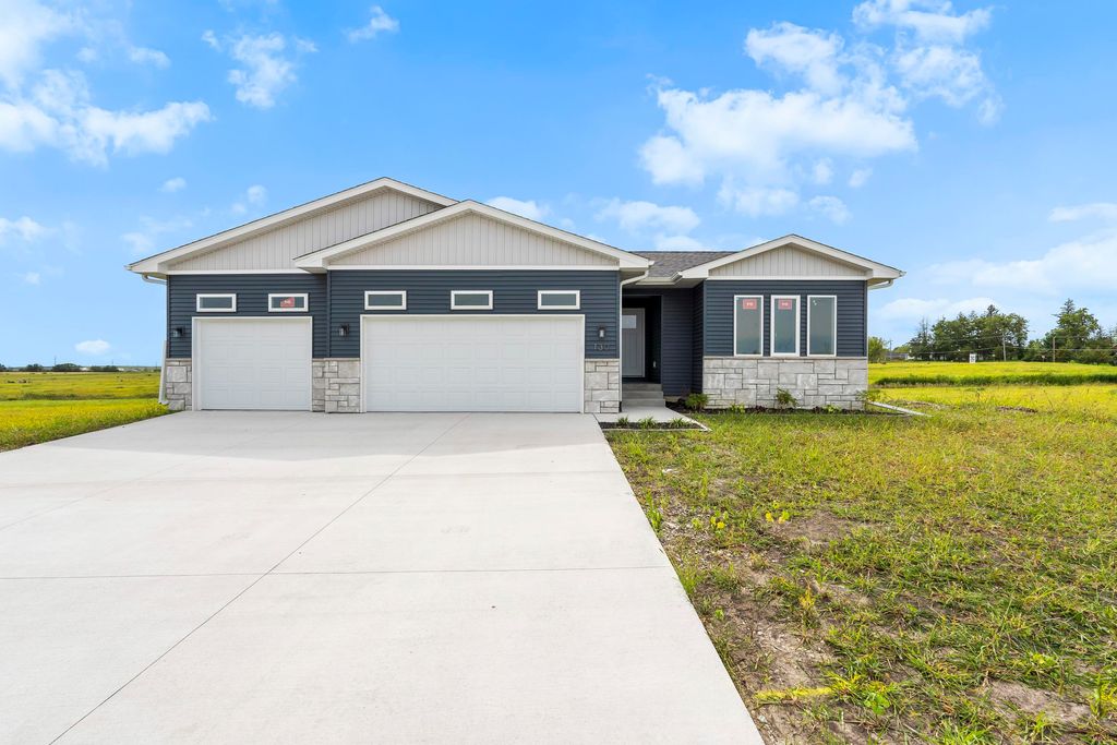 130 Moonlight Drive, Waterloo, IA 50701